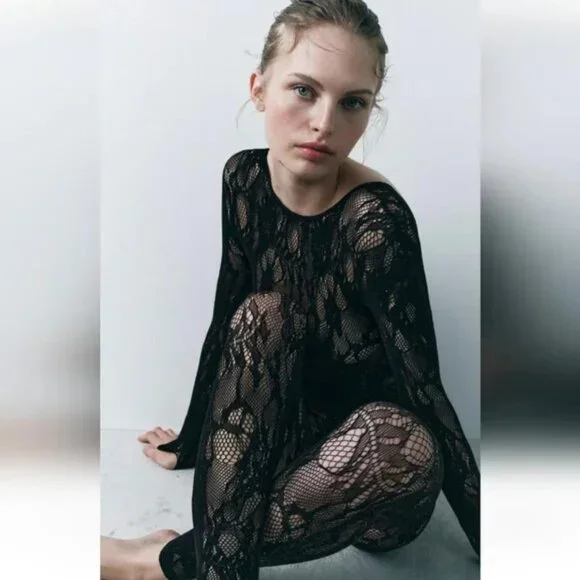 SEAMLESS LACE JUMPSUIT